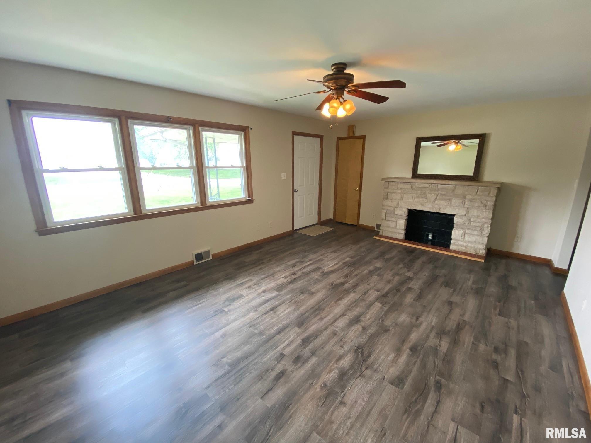 1905 Sheridan Road Pekin, IL 61554 - Photo 4 of 23 Gallery Image 4