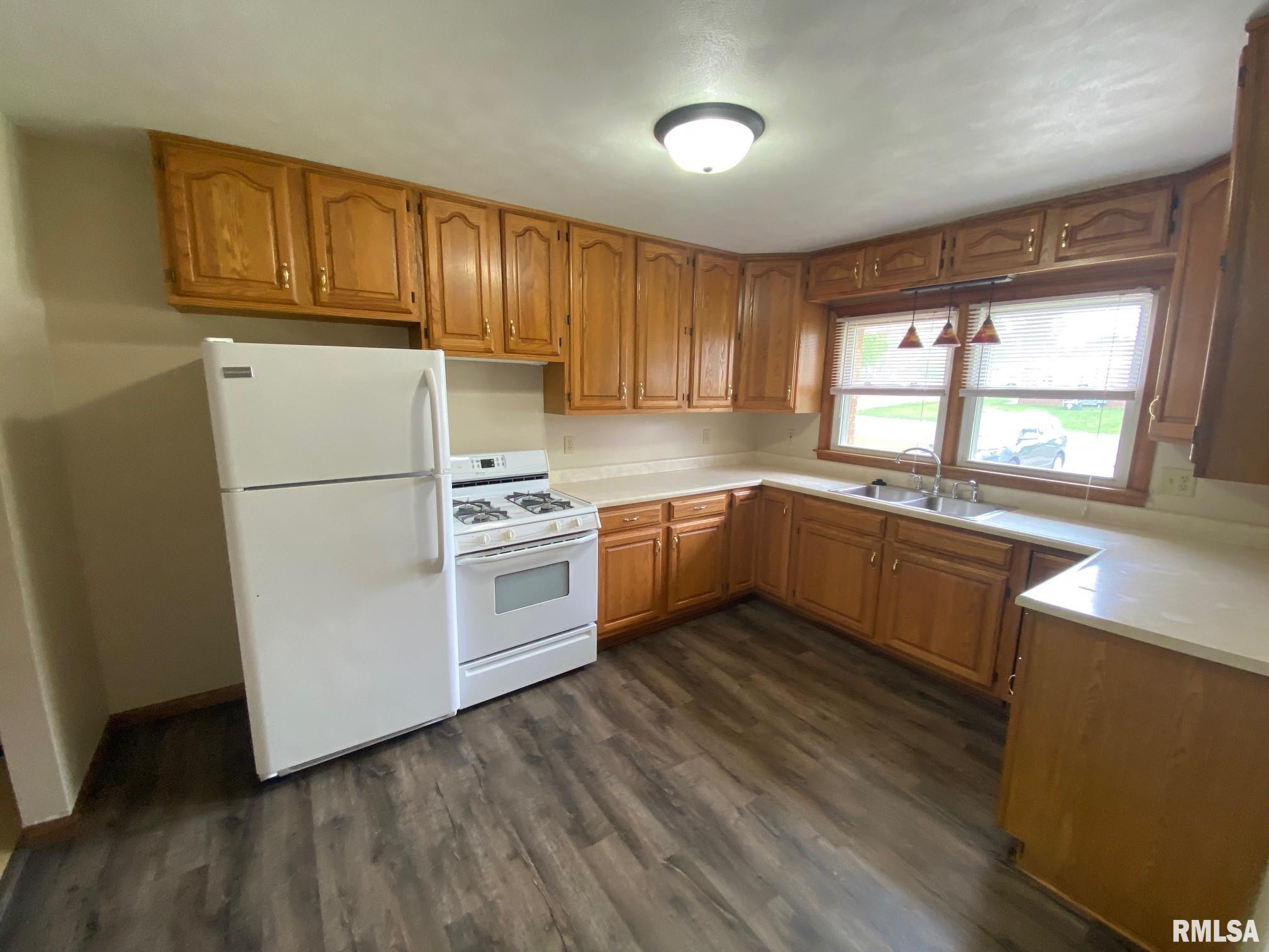 1905 Sheridan Road Pekin, IL 61554 - Photo 5 of 23 Gallery Image 5