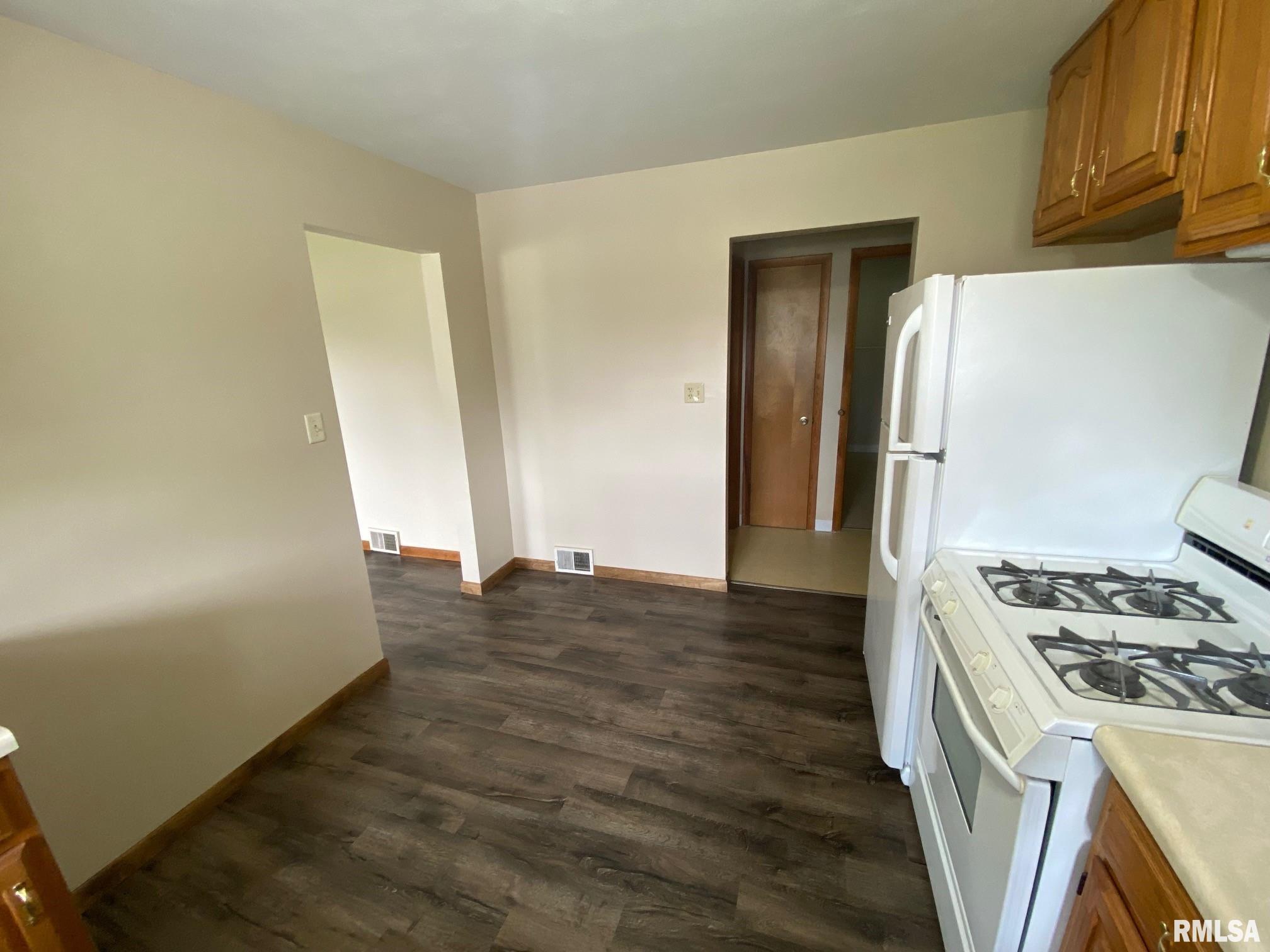 1905 Sheridan Road Pekin, IL 61554 - Photo 7 of 23 Gallery Image 7