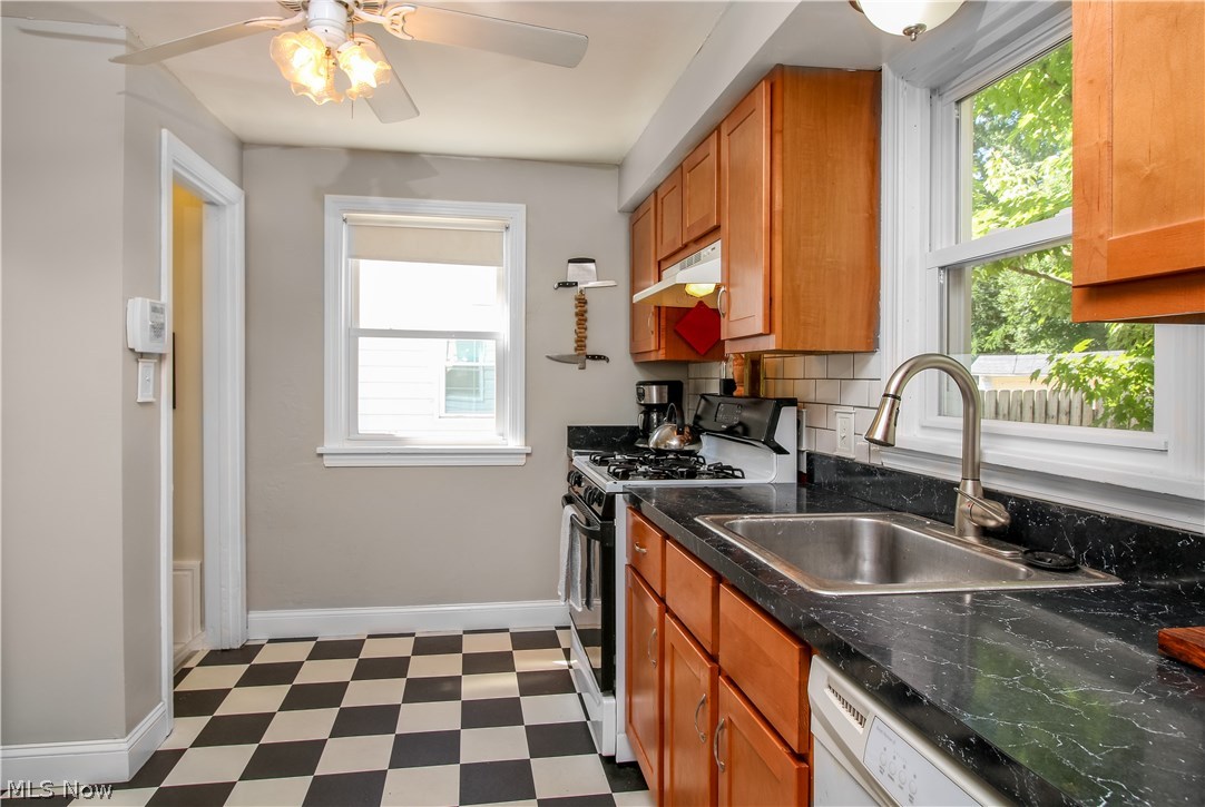 1070 Avondale Road Cleveland, OH 44121 - Photo 7 of 17