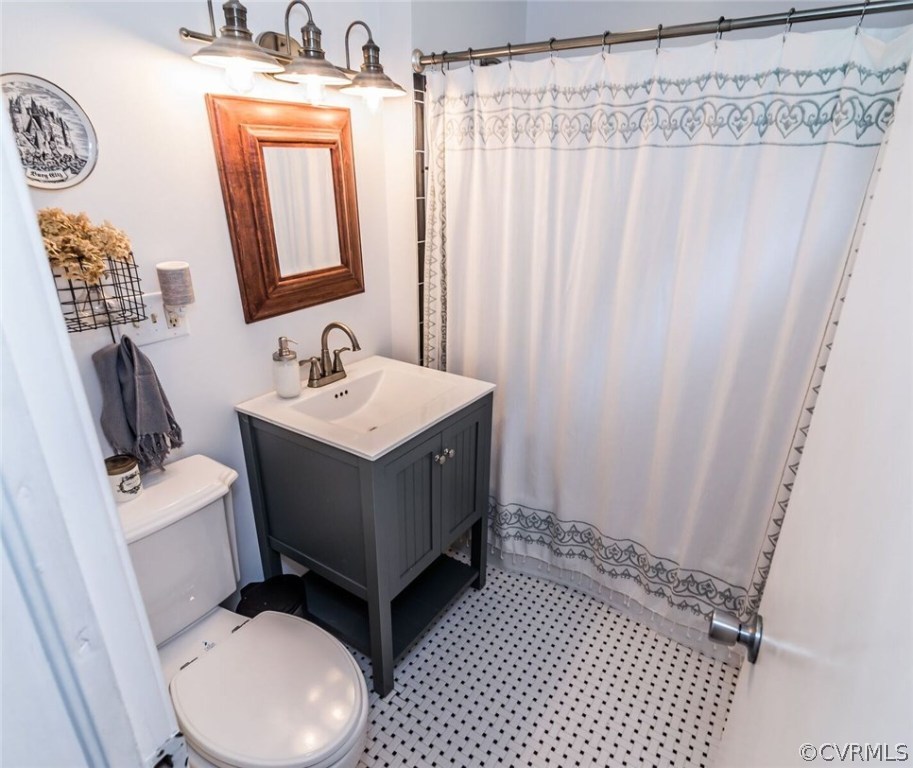 13309 Depot Road Hanover, VA 23069 - Photo 30 of 50 1st floor bathroom with all new tile surround, new