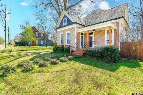 $259,000 | 310 East 3rd Street, Mount Pleasant, TX 75455