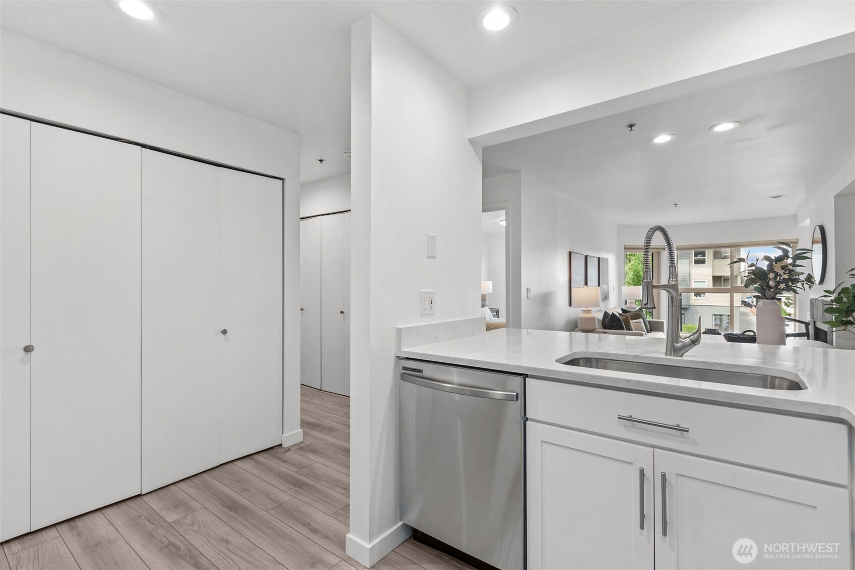 701 Galer Street, Unit 505 Seattle, WA 98109 - Photo 12 of 40