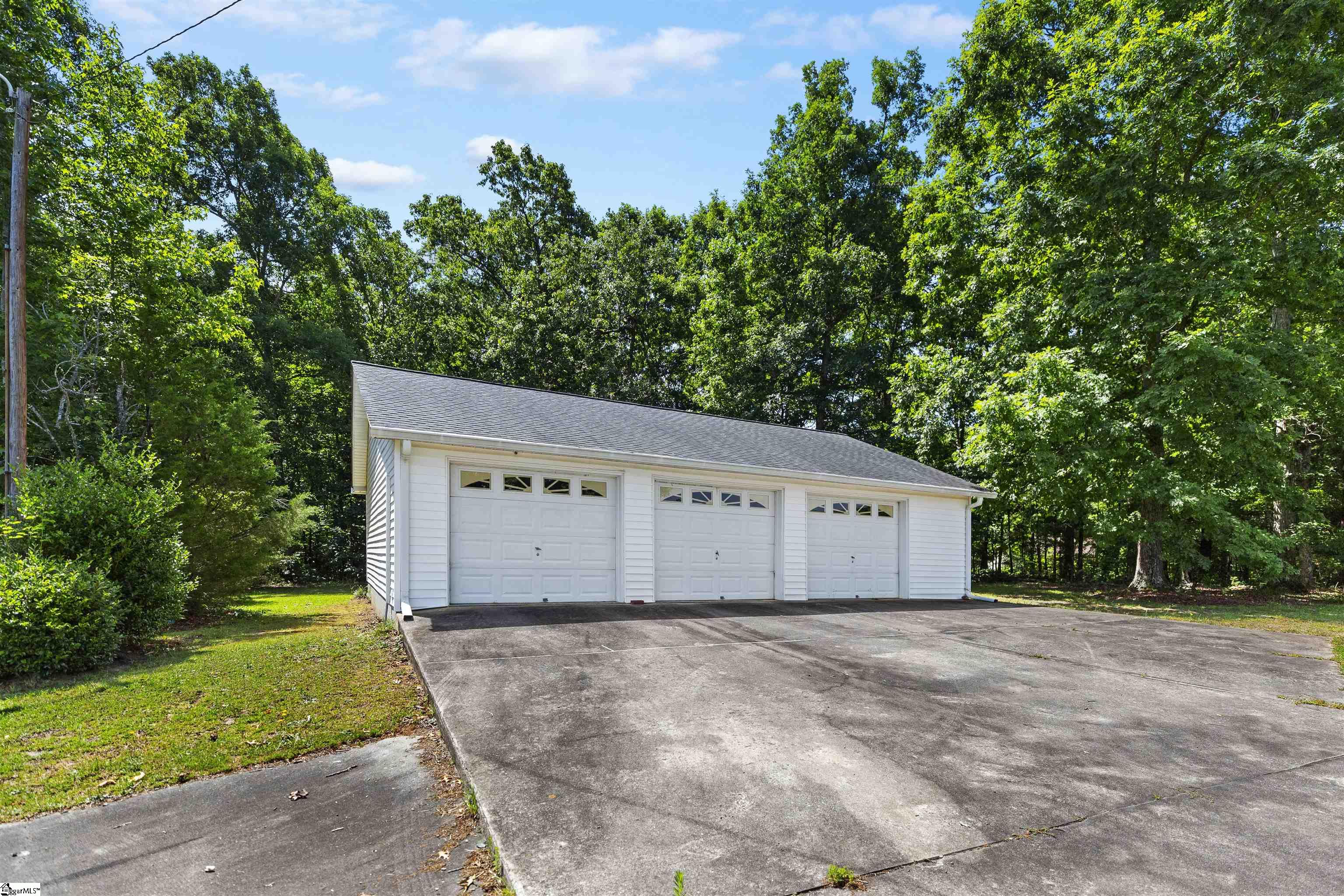 1406 East Calhoun Road Belton, SC 29627 - Photo 33 of 36