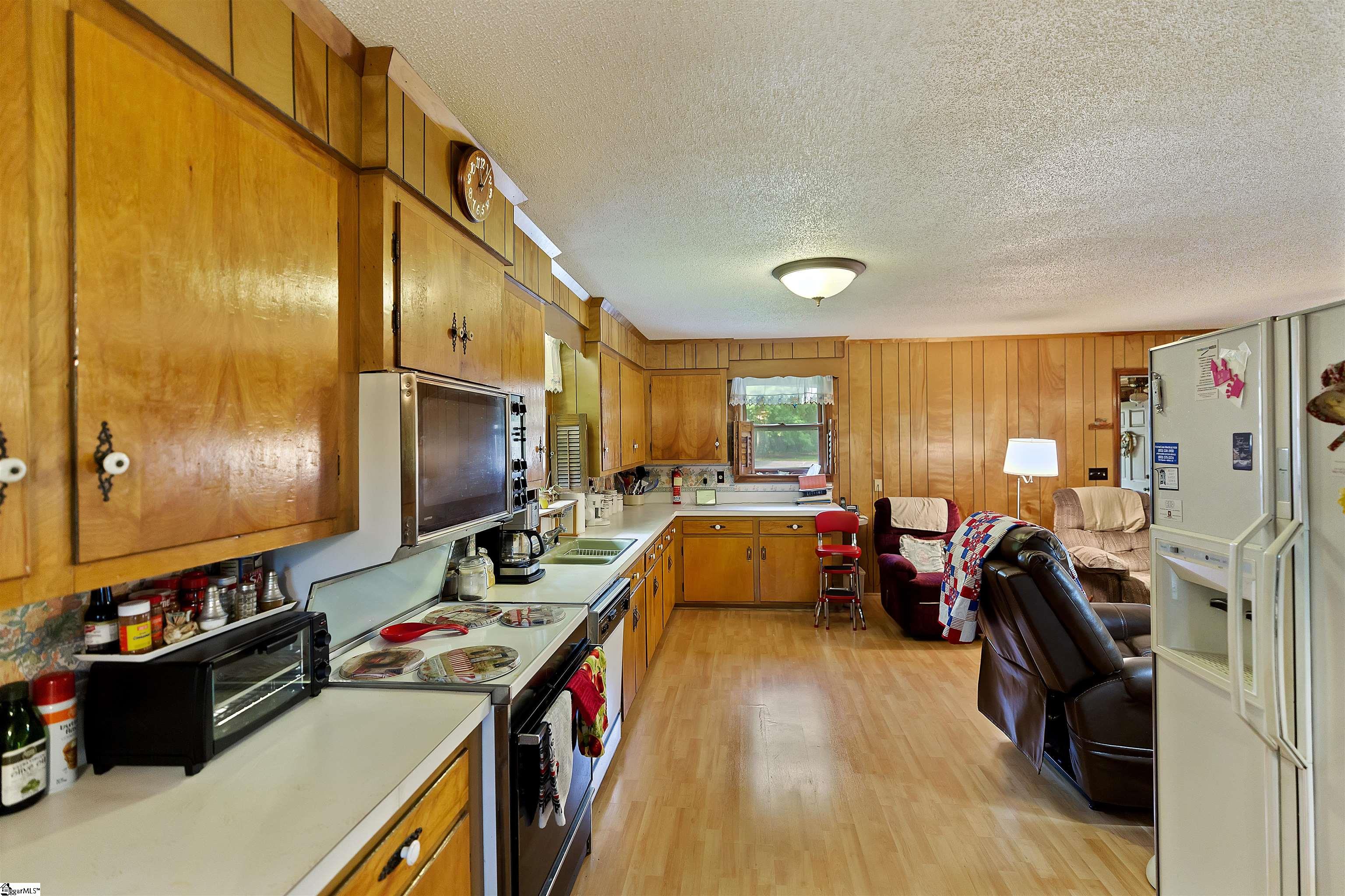 1406 East Calhoun Road Belton, SC 29627 - Photo 10 of 36