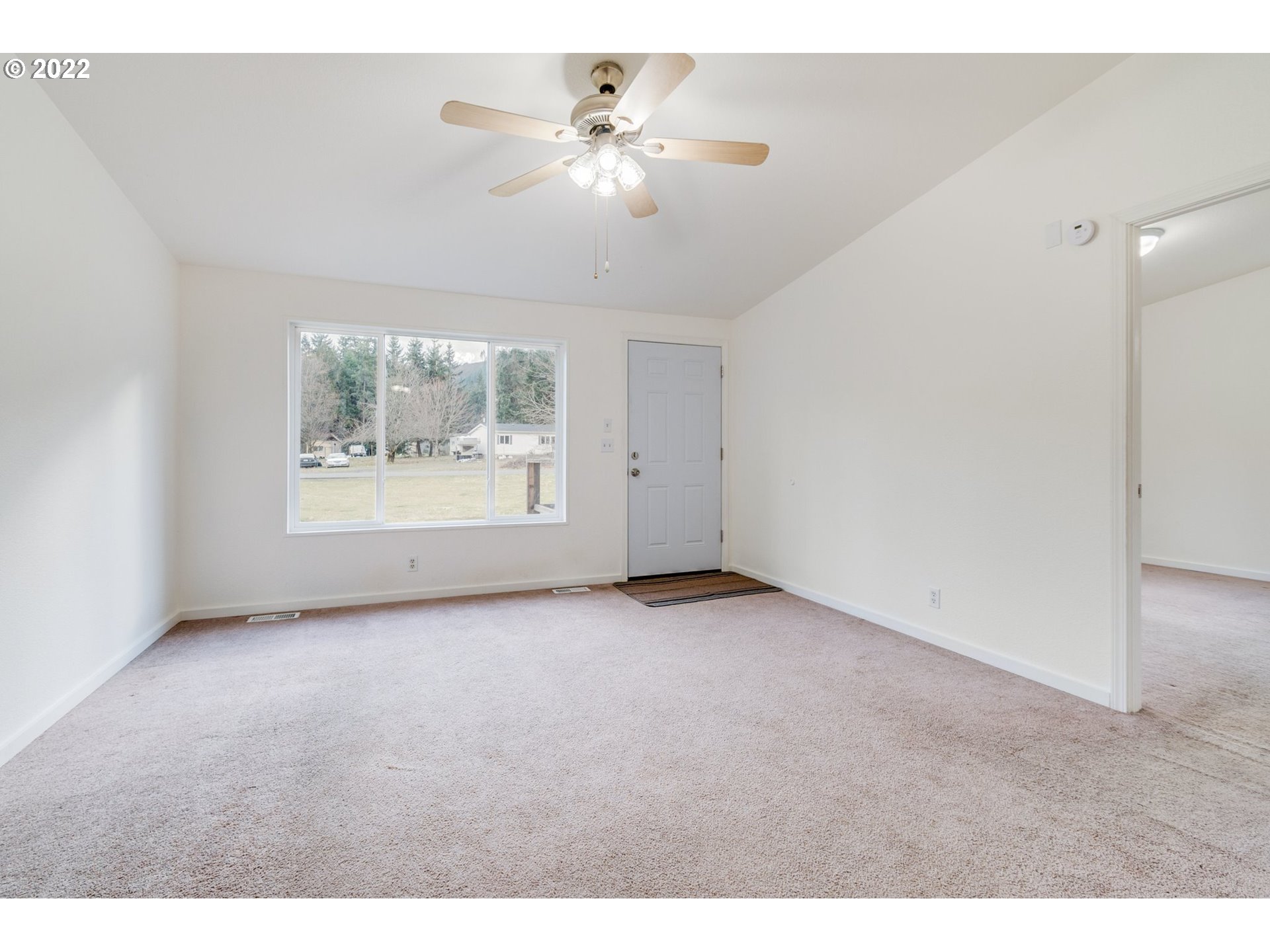 72 Vada Road Carson, WA 98610 - Photo 3 of 25 Living Room