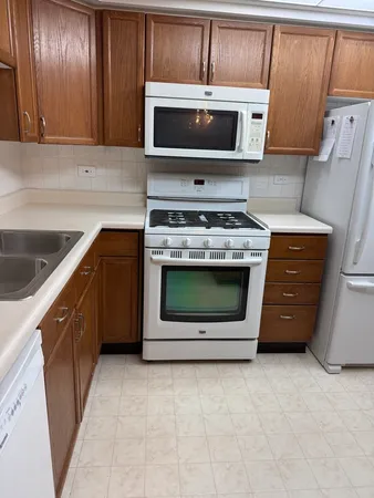 $289,900 | 1480 Jefferson Street, Unit 203, Des Plaines, IL 60016