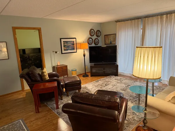 $289,900 | 1480 Jefferson Street, Unit 203, Des Plaines, IL 60016