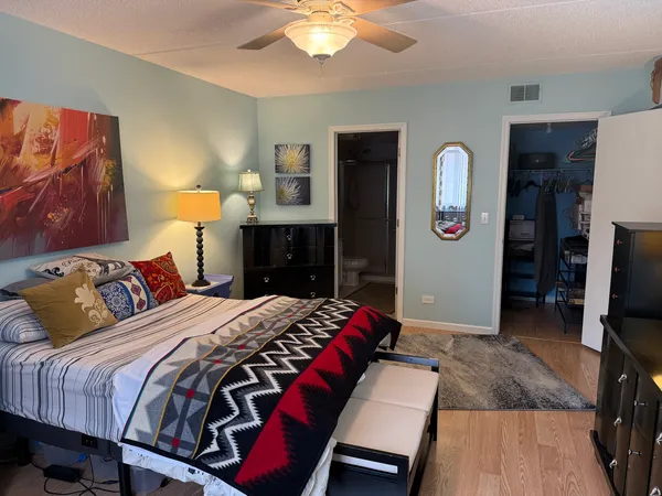$289,900 | 1480 Jefferson Street, Unit 203, Des Plaines, IL 60016