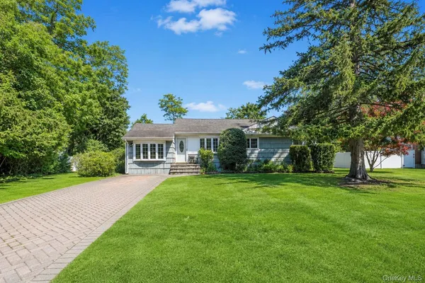 $599,999 | 1 Dale Lane, Smithtown, NY 11787