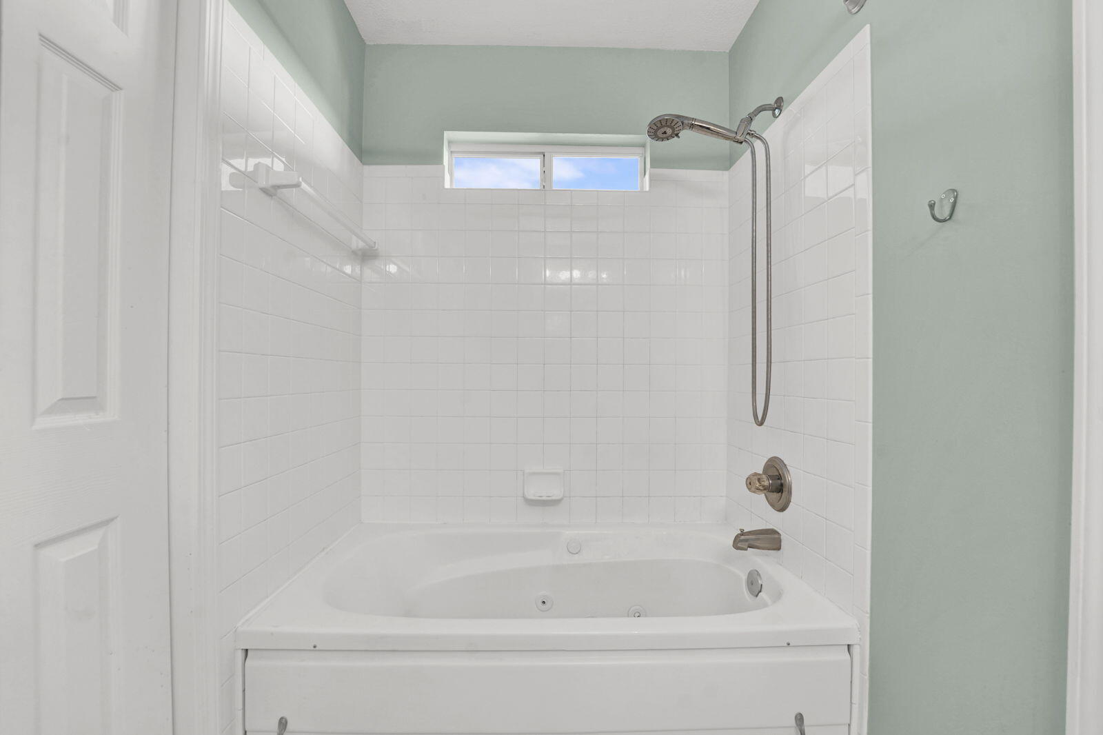 93 Beachfront Trail Santa Rosa Beach, FL 32459 - Photo 22 of 42 a close view of a bathtub in a bathroom