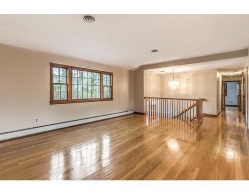 7 Sherwood Road Reading, MA 01867 - Photo 5 of 28 Gallery Image 5