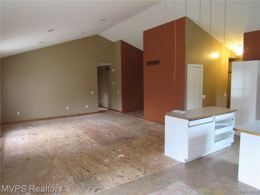 565 South Newman Road Lake Orion, MI 48362 - Photo 10 of 22 IMG_1752.JPG