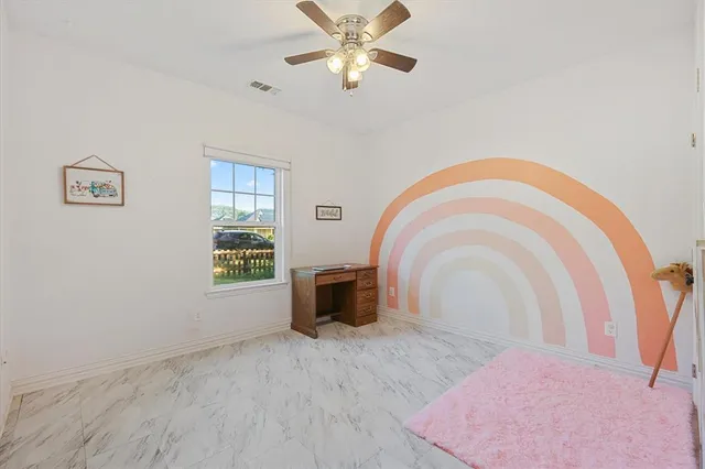 $2,200 | 1185 East Jefferson Street, Van Alstyne, TX 75495