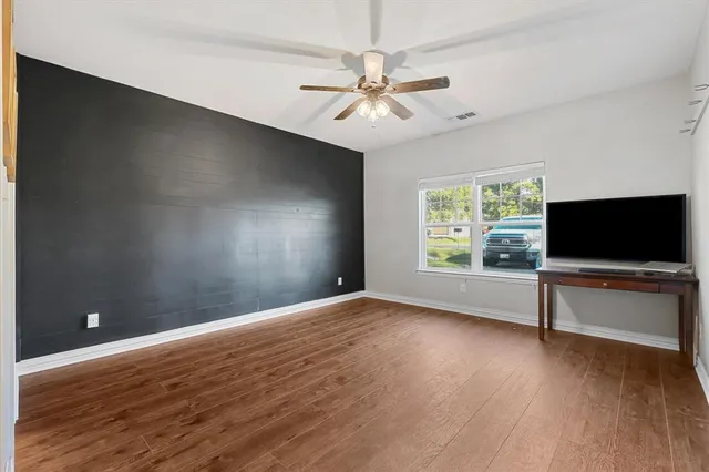 $2,200 | 1185 East Jefferson Street, Van Alstyne, TX 75495