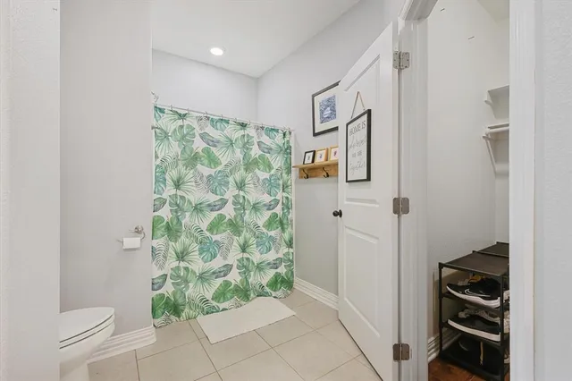 $2,200 | 1185 East Jefferson Street, Van Alstyne, TX 75495