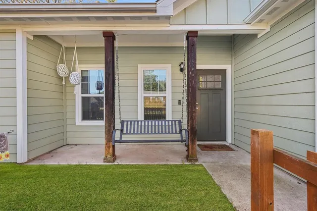 $2,200 | 1185 East Jefferson Street, Van Alstyne, TX 75495