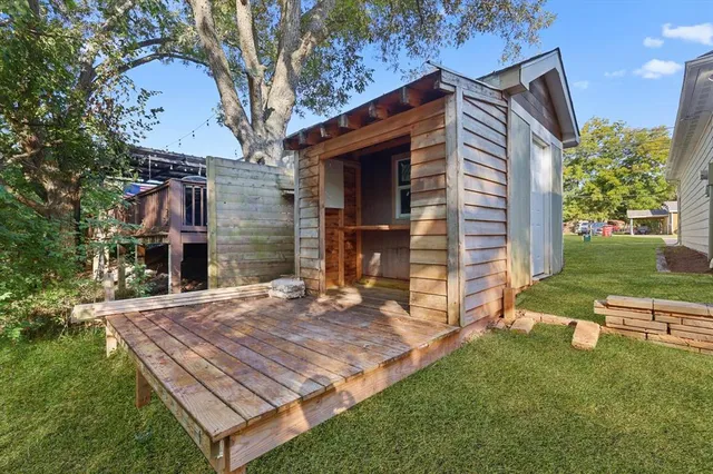 $2,200 | 1185 East Jefferson Street, Van Alstyne, TX 75495