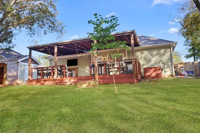 $2,200 | 1185 East Jefferson Street, Van Alstyne, TX 75495