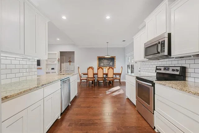 $2,200 | 1185 East Jefferson Street, Van Alstyne, TX 75495