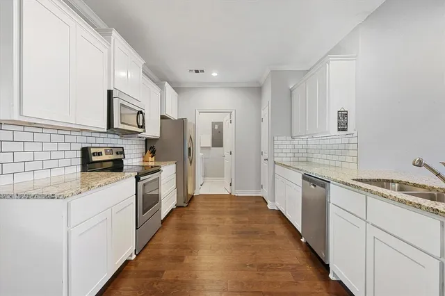 $2,200 | 1185 East Jefferson Street, Van Alstyne, TX 75495