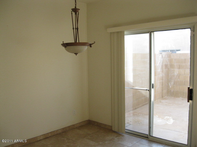 2300 East Magma Road, Unit 36 San Tan Valley, AZ 85143 - Photo 6 of 8 dining area