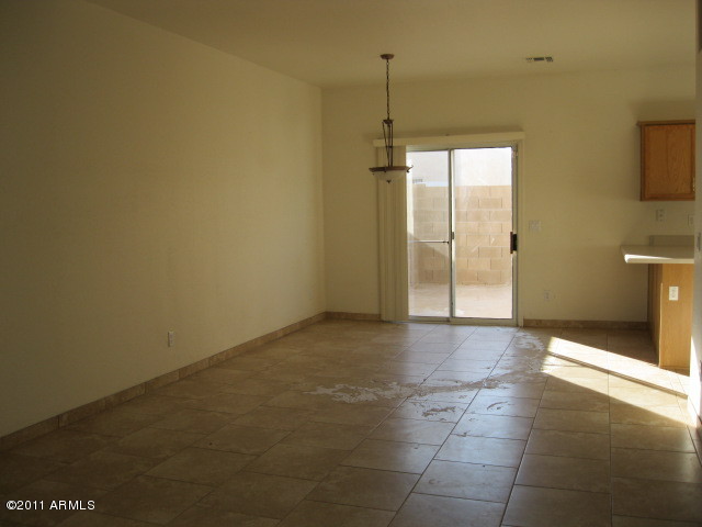 2300 East Magma Road, Unit 36 San Tan Valley, AZ 85143 - Photo 7 of 8 living area