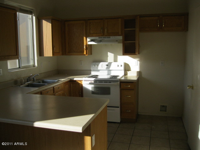 2300 East Magma Road, Unit 36 San Tan Valley, AZ 85143 - Photo 8 of 8 kitchen