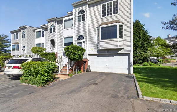 $1,149,999 | 241-31 Oak Park Drive, Unit 51C | Douglaston