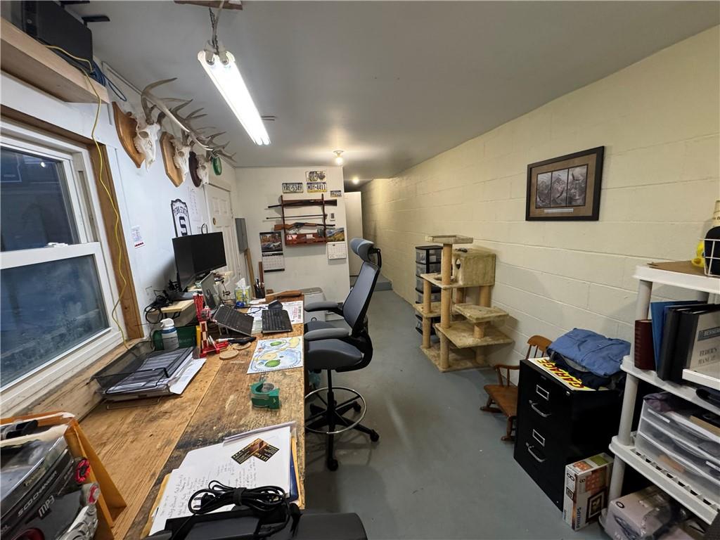 526 East River Road Edinburg, PA 16116 - Photo 28 of 39 a view of a room with gym equipment