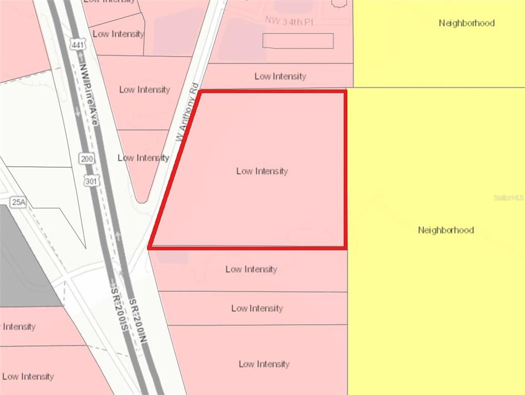 441 West Anthony Road Ocala, FL 34475 - Photo 5 of 19 a picture of a room with a small yard