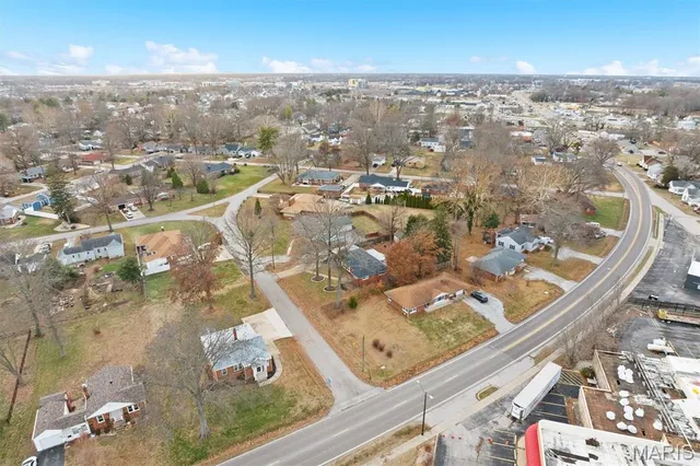 $179,900 | 309 West Highway 50, O'Fallon, IL 62269