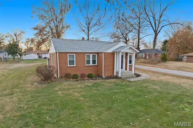 $179,900 | 309 West Highway 50, O'Fallon, IL 62269