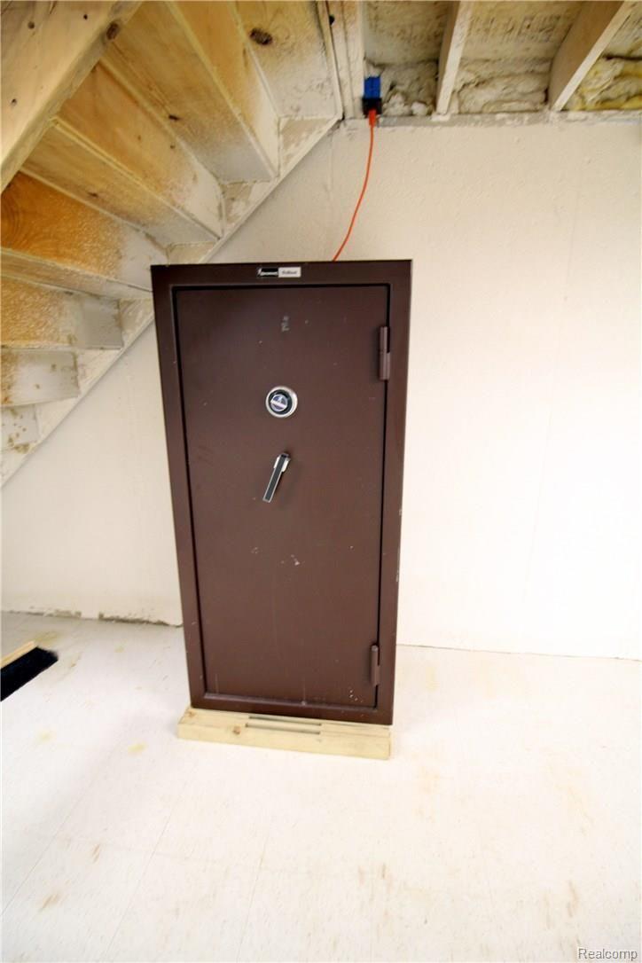 240 Pine Tree Ridge, Unit 3 Waterford, MI 48327 - Photo 25 of 35 Safe for Valuables.JPG