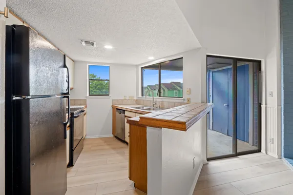 $1,250 | 2500 Burleson Road, Unit 221, Austin, TX 78741