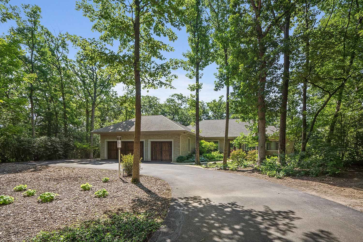 1340 Edgewood Lane Northbrook, IL 60062 - Photo 2 of 13