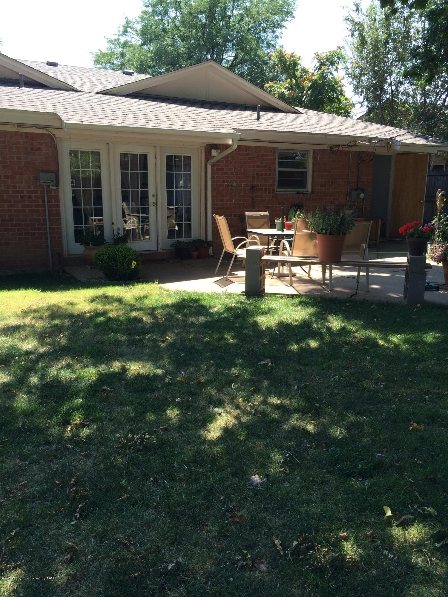 5508 Randolph Road Amarillo, TX 79106 - Photo 11 of 28 backyard