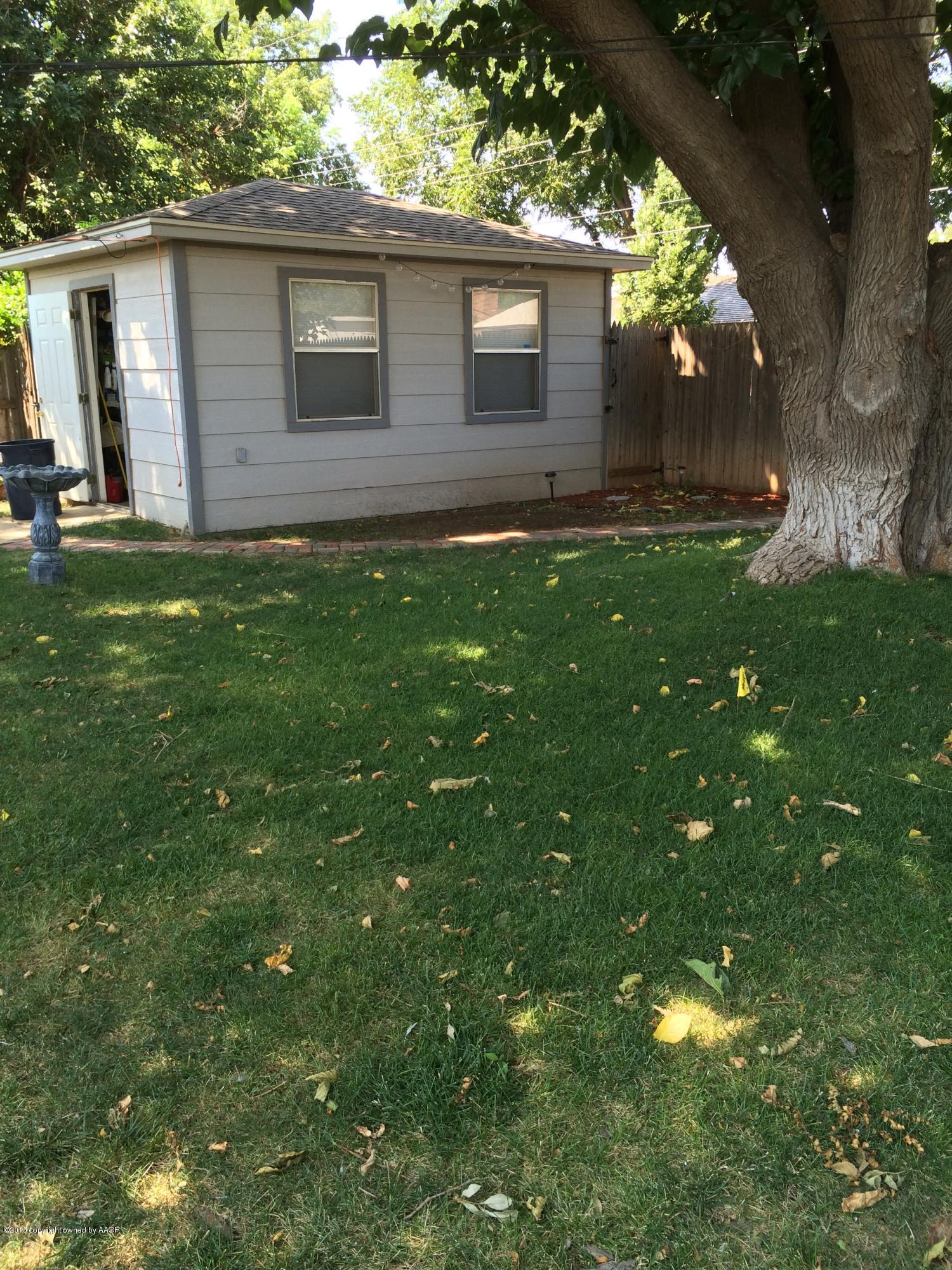 5508 Randolph Road Amarillo, TX 79106 - Photo 20 of 28 backyard