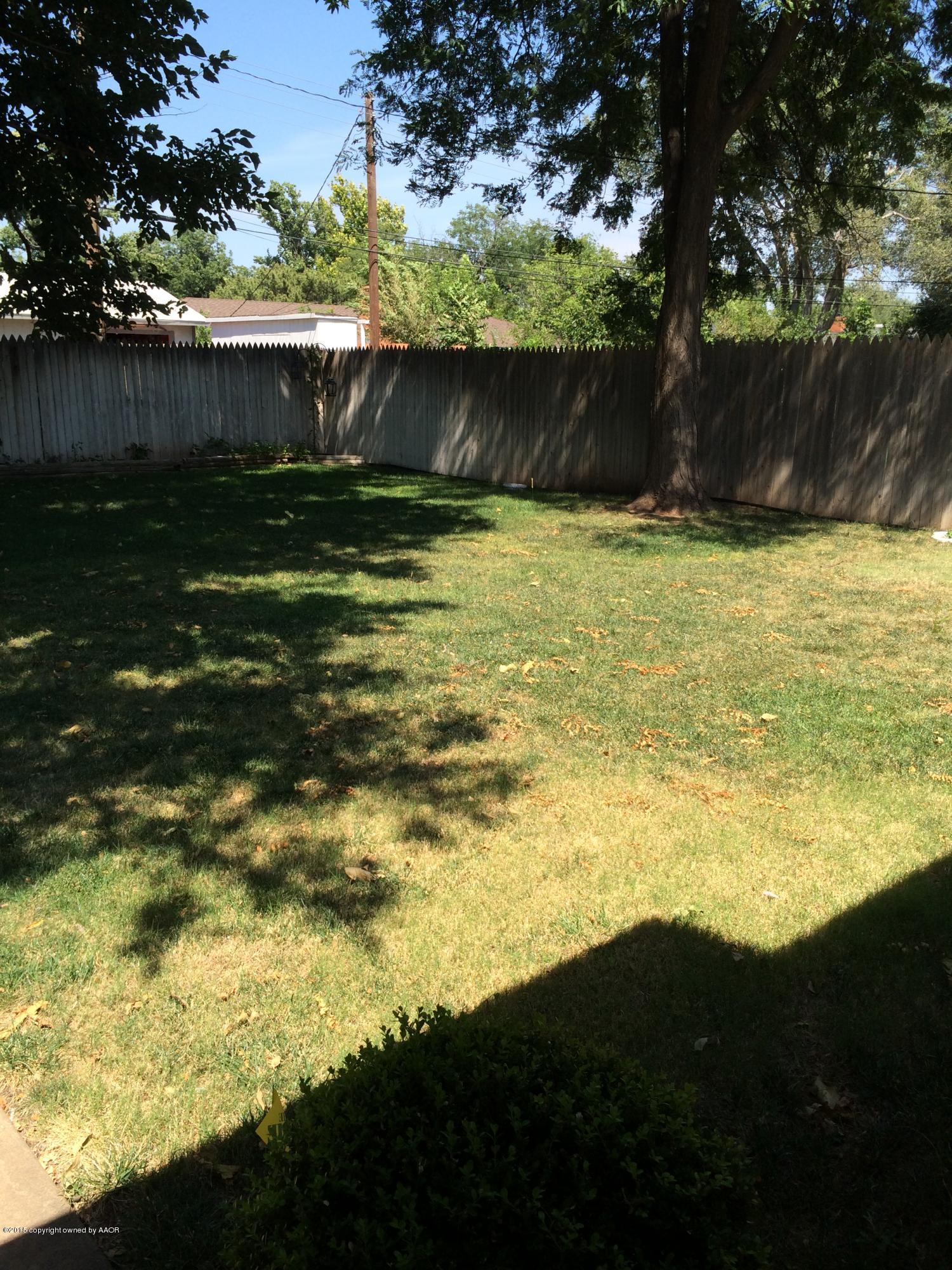 5508 Randolph Road Amarillo, TX 79106 - Photo 26 of 28 backyard