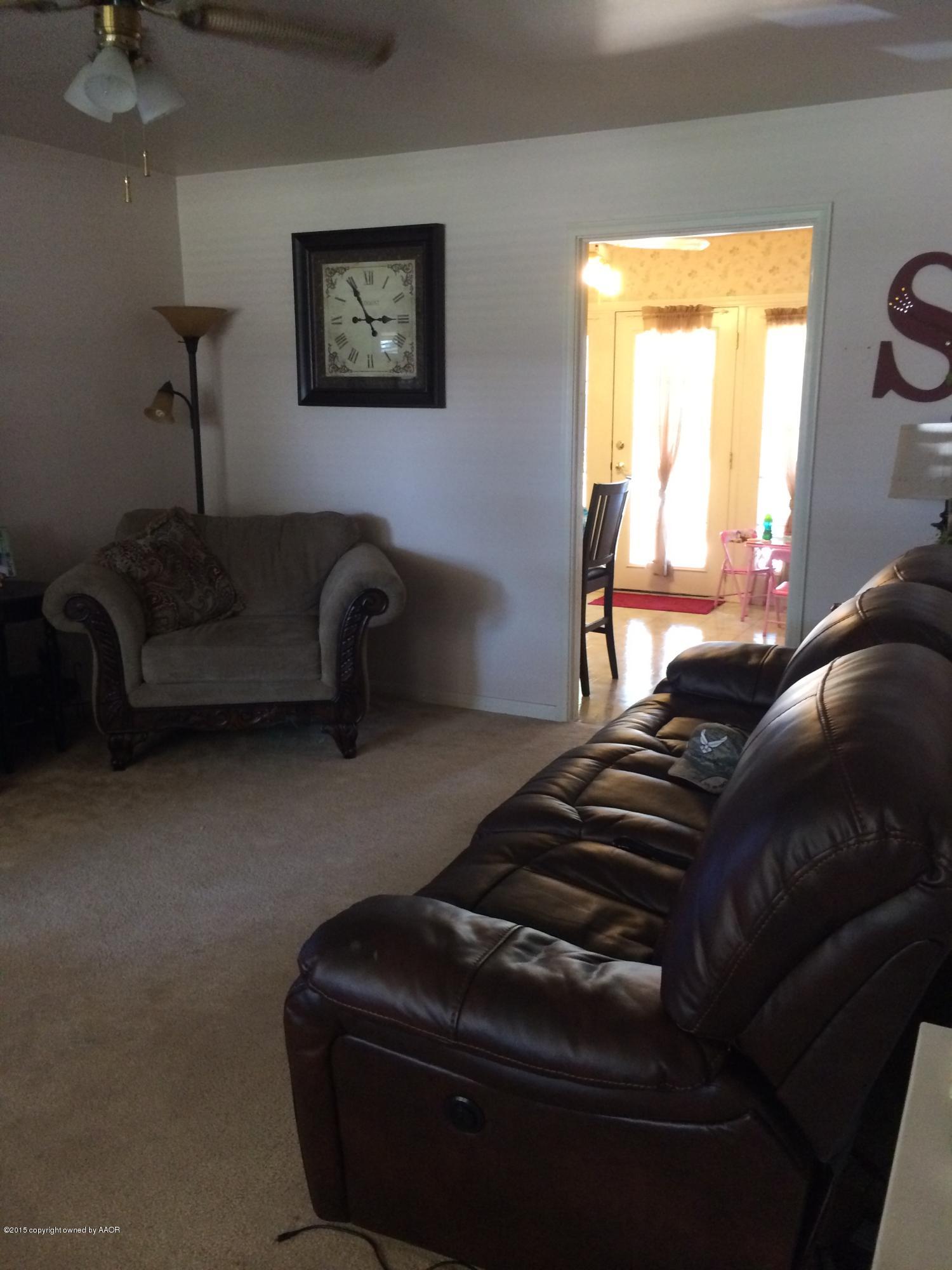 5508 Randolph Road Amarillo, TX 79106 - Photo 8 of 28 Livingroom