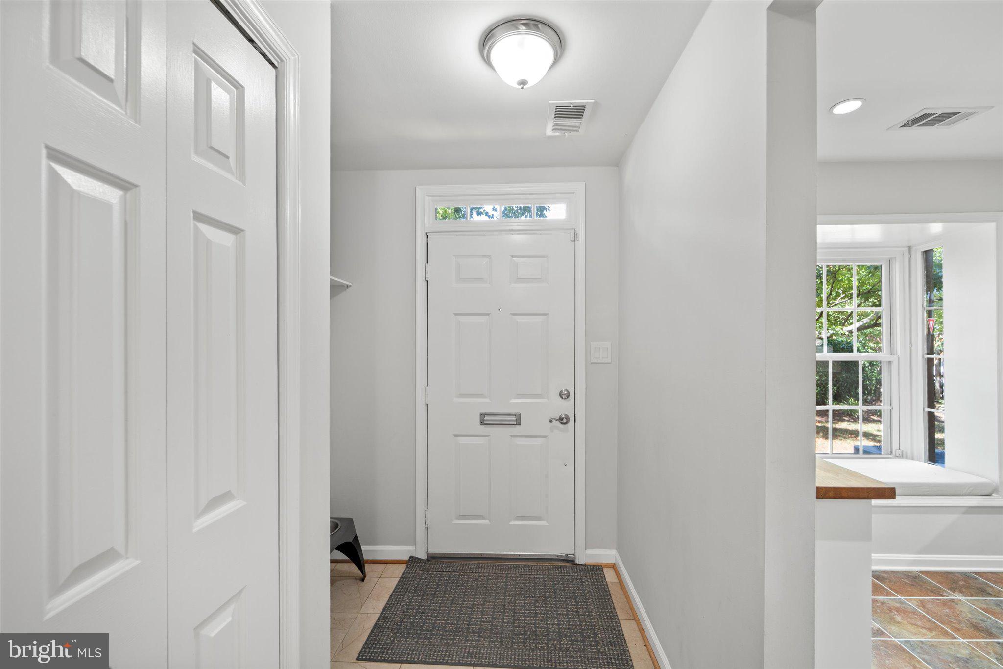 466 West Glebe Road Alexandria, VA 22305 - Photo 5 of 36 Warm, welcoming foyer