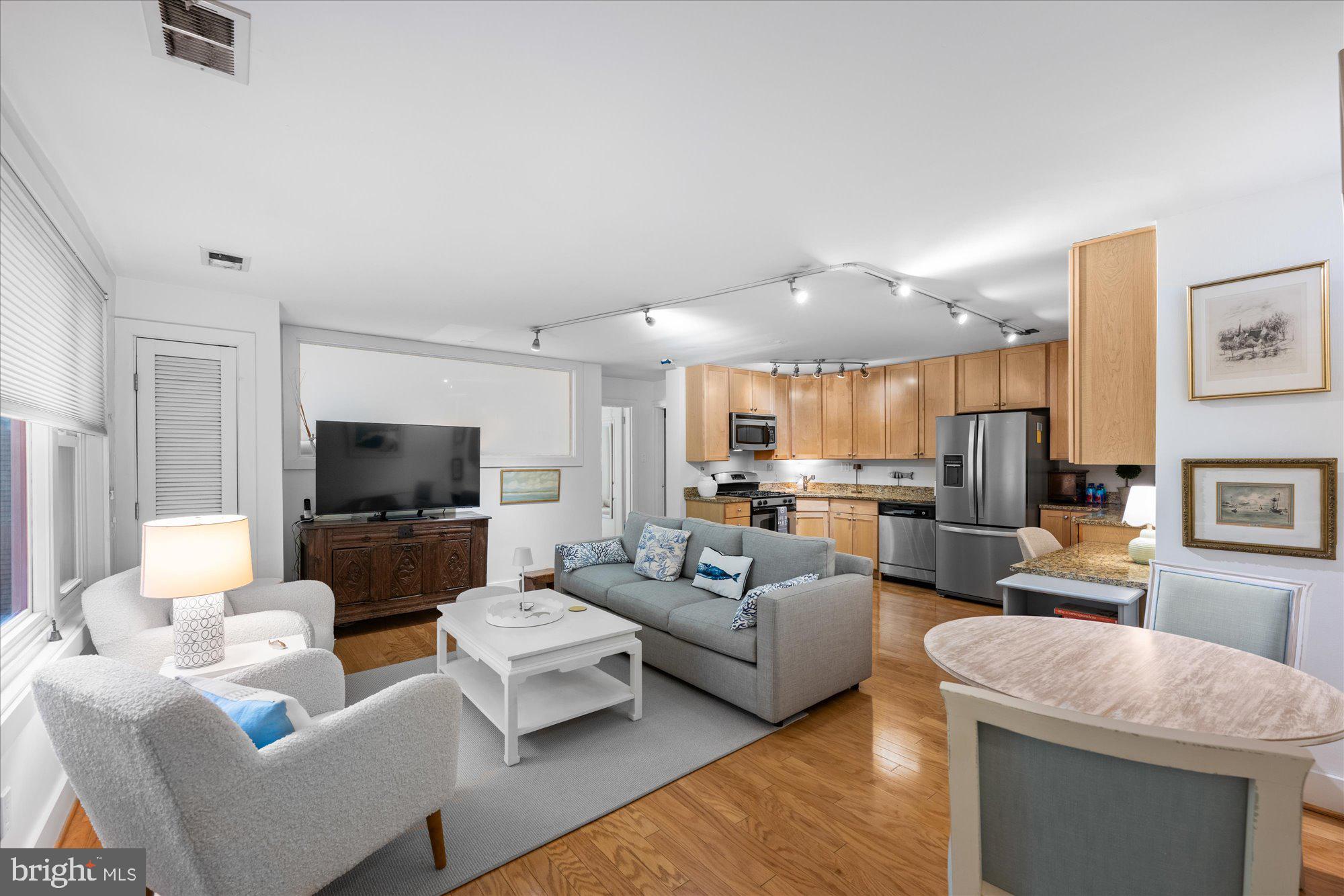 4840 MacArthur Boulevard Northwest, Unit 402 Washington, DC 20007 - Photo 4 of 16