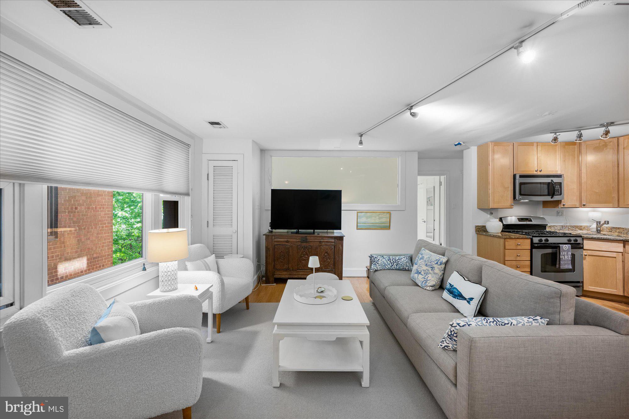4840 MacArthur Boulevard Northwest, Unit 402 Washington, DC 20007 - Photo 5 of 16
