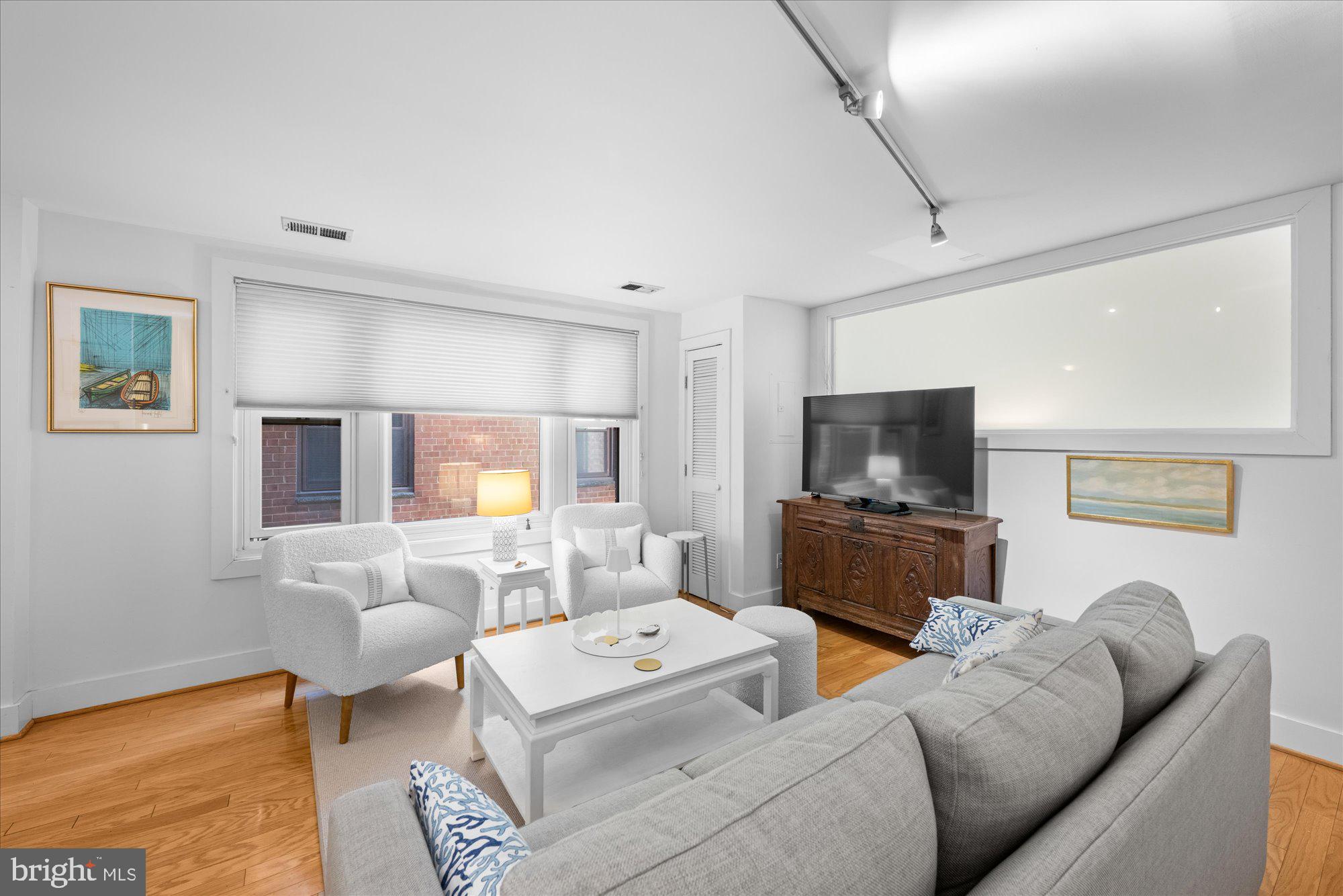 4840 MacArthur Boulevard Northwest, Unit 402 Washington, DC 20007 - Photo 6 of 16