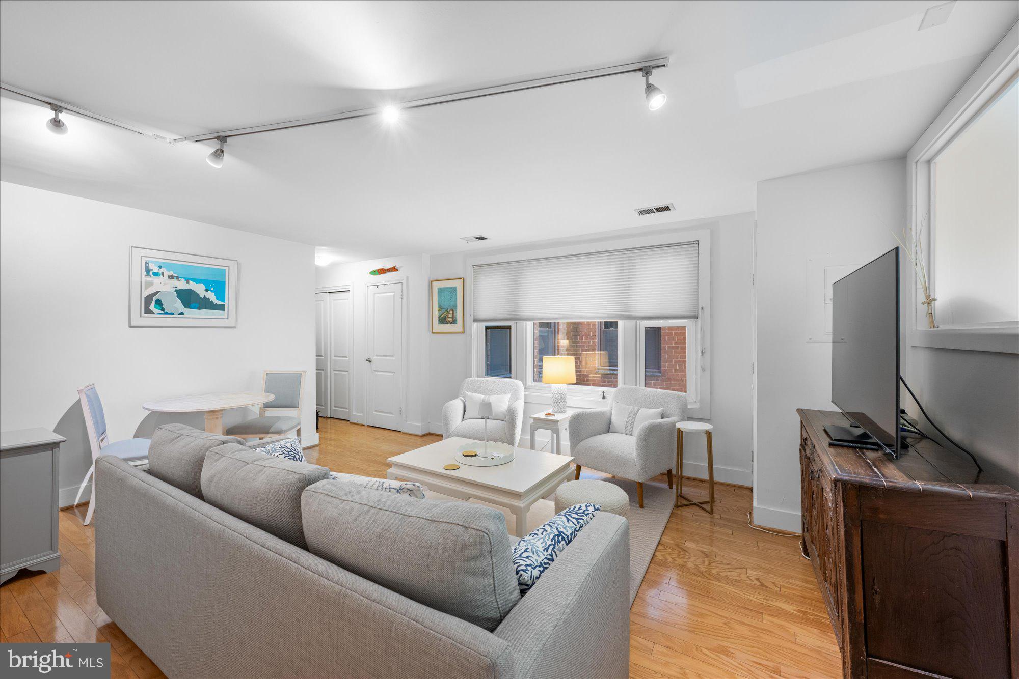 4840 MacArthur Boulevard Northwest, Unit 402 Washington, DC 20007 - Photo 7 of 16