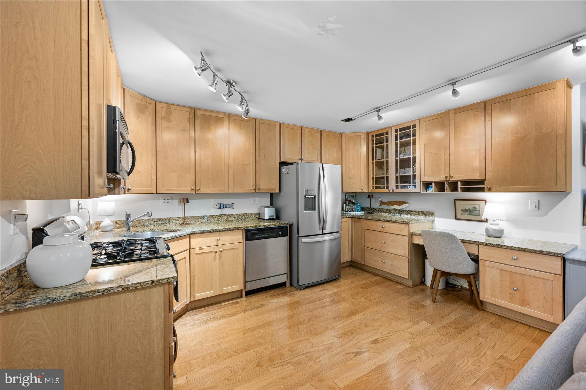 4840 MacArthur Boulevard Northwest, Unit 402 Washington, DC 20007 - Photo 10 of 16