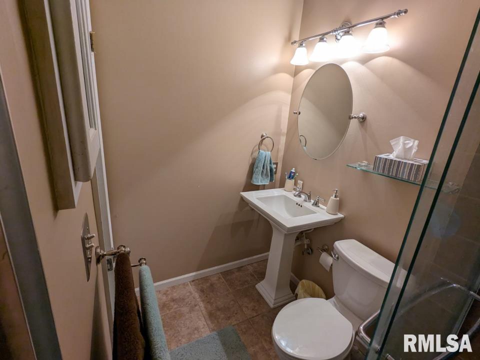 104 Westbrook Drive Springfield, IL 62702 - Photo 12 of 18 Gallery Image 12