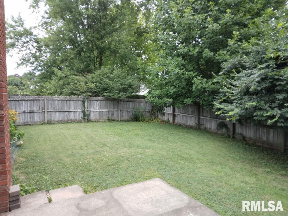 104 Westbrook Drive Springfield, IL 62702 - Photo 17 of 18 Gallery Image 17