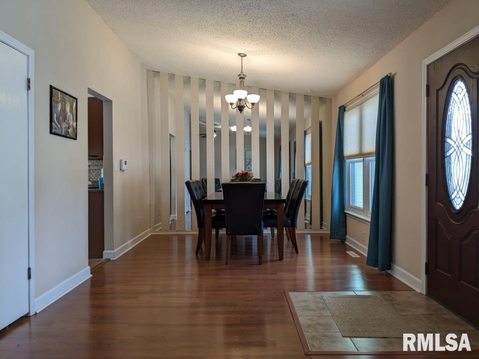 104 Westbrook Drive Springfield, IL 62702 - Photo 2 of 18 Gallery Image 2