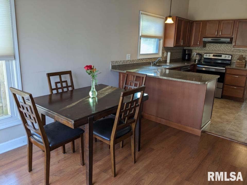 104 Westbrook Drive Springfield, IL 62702 - Photo 6 of 18 Gallery Image 6